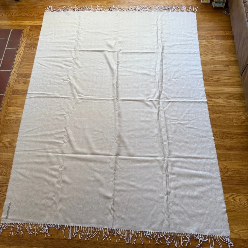 Alicia Adams baby Alpaca cost lightweight throw blanket - Picture 3 of 8